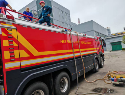 झिंजियांग में निहित: सफल अग्निशमन फोम भरने का सहयोग, रासायनिक उद्यमों की अग्नि सुरक्षा उन्नयन को सशक्त बनाना